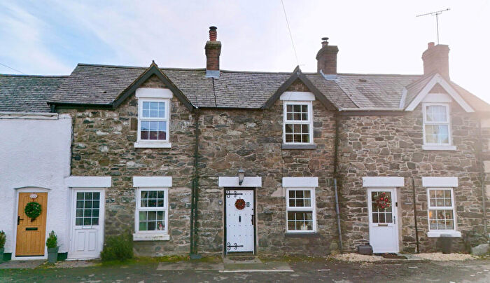 2 Bedroom Cottage For Sale In Swan Square, Llanfairtalhaiarn, LL22