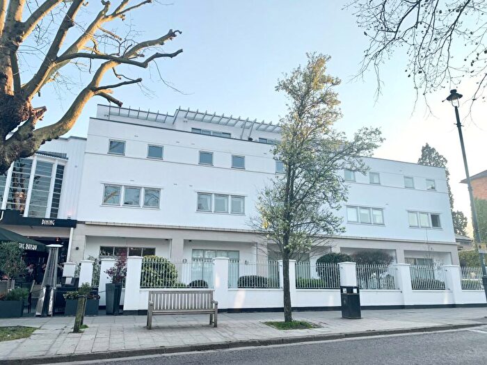 2 Bedroom Apartment To Rent In High Street, Berkhamsted, HP4