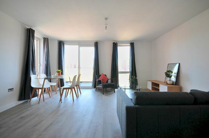 3 Bedroom Flat To Rent In Lockside Lane, Salford, M5