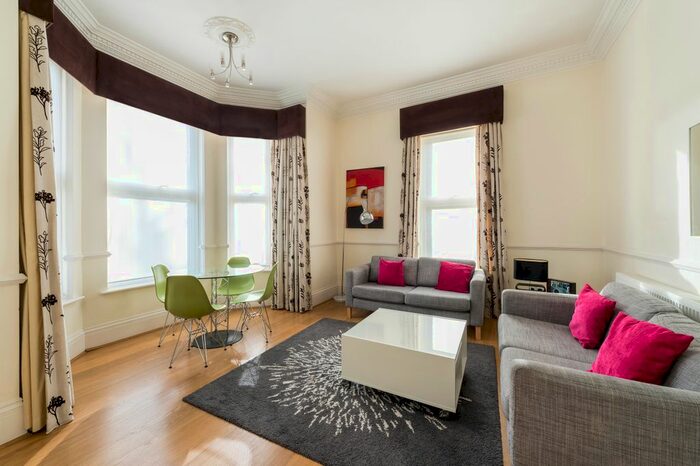 2 Bedroom Flat To Rent In Kew Gardens Road, Richmond, TW9