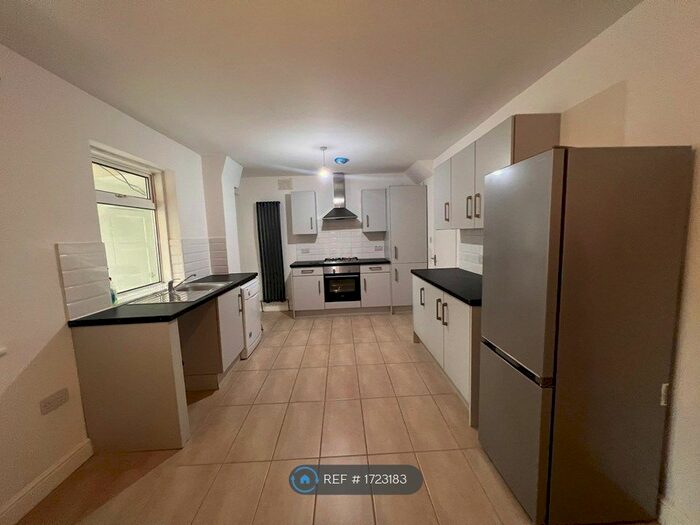 3 Bedroom Terraced House To Rent In Millfield Avenue, London, E17