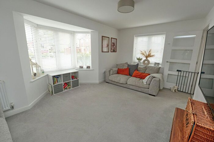 3 Bedroom Semi-Detached House For Sale In Yeomans Lane, Blackwater, Camberley, GU17