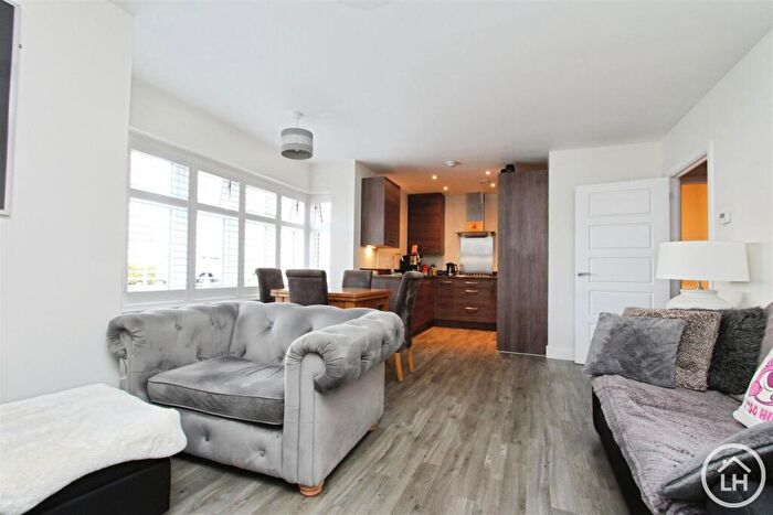 2 Bedroom Flat For Sale In Bramling Way, Rainham, Gillingham, ME8