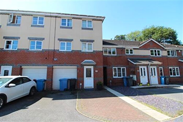 3 Bedroom House To Rent In Pinderfield Close, Hull, HU8