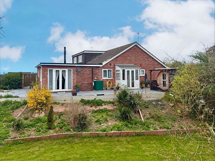 3 Bedroom Semi-detached Bungalow For Sale In The Paddock, Hemsby, NR29