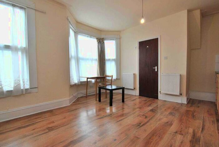 Flat To Rent In Philip Lane, Harringay, London, N15