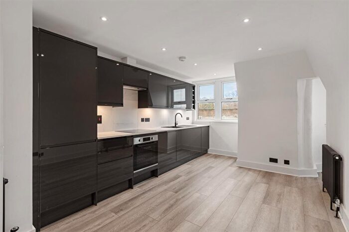 2 Bedroom Flat To Rent In Norwood Road, London, SE27