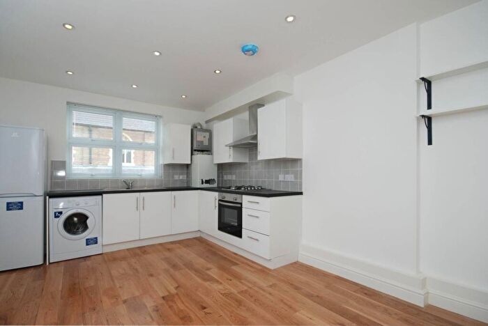 2 Bedroom Flat To Rent In Hackney Road, Bethnal Green, London, E2