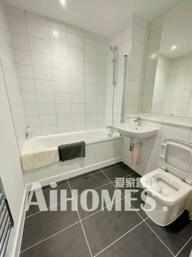 2 Bedroom Flat For Sale In , No. Old Trafford Park, Wharf End, Trafford Park, M17