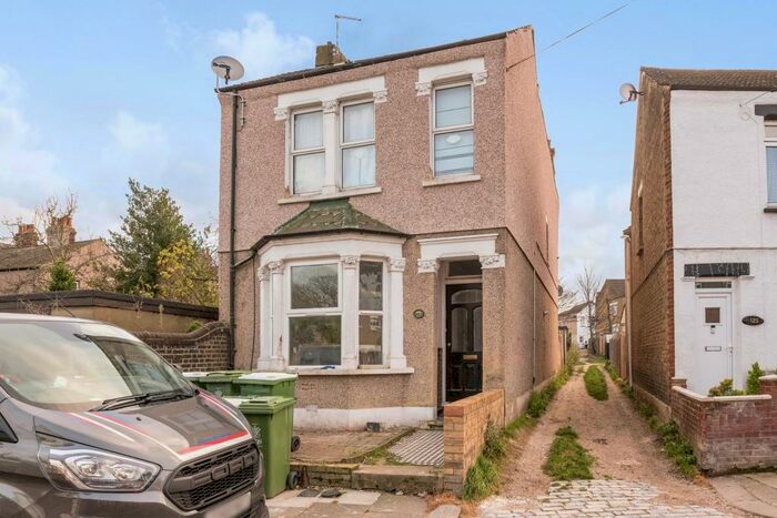 2 Bedroom Flat To Rent In Hengist Road, Erith, DA8