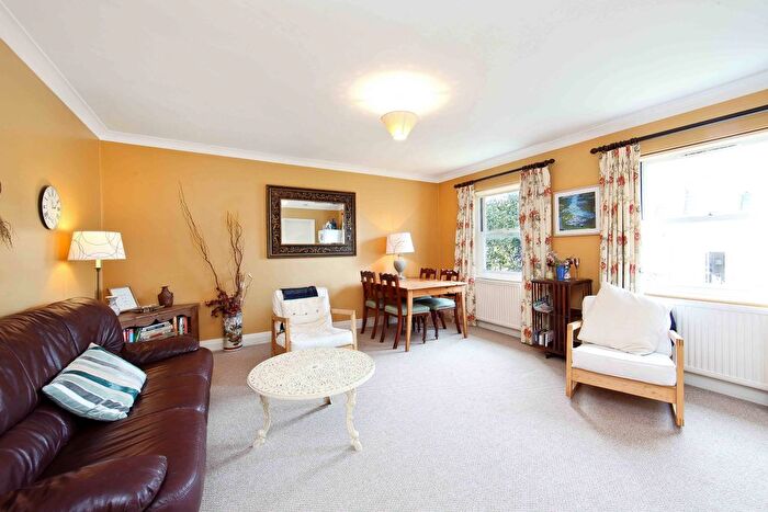 2 Bedroom Flat To Rent In St. Ann's Crescent, London, SW18