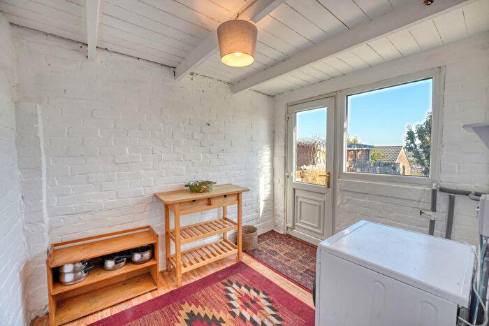 3 Bedroom Semi-Detached House For Sale In Knoll Rise, Dunston, NE11