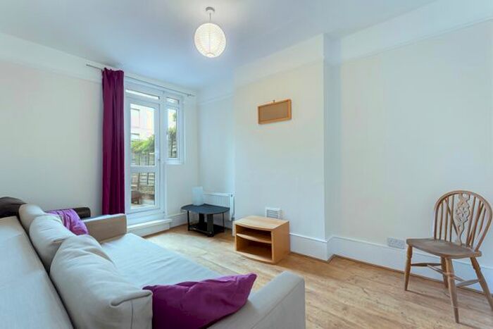 3 Bedroom Maisonette For Sale In The Cut, London, SE1