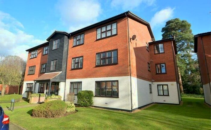 1 Bedroom Apartment To Rent In St George Lodge, KT13