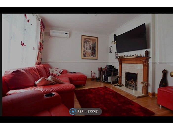 3 Bedroom Terraced House To Rent In Valley Rise, Watford, WD25