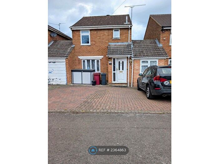 4 Bedroom Detached House To Rent In Wealden Way, Tilehurst, Reading, RG30