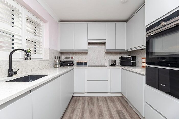 3 Bedroom Detached Bungalow For Sale In Middle Oxford Street, Castleford, WF10