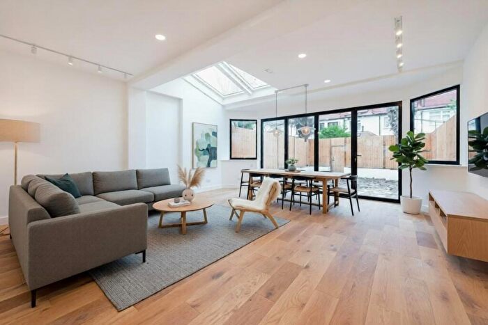 4 Bedroom House To Rent In Dingwall Gardens, Temple Fortune, London, NW11