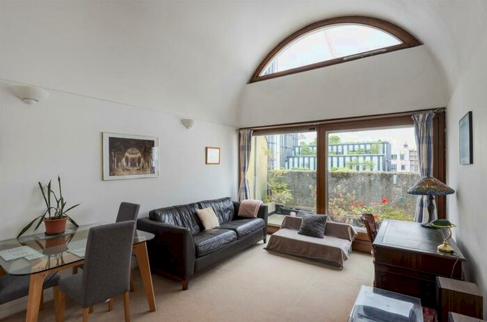 1 Bedroom Flat To Rent In Andrewes House, Barbican, London, EC2Y