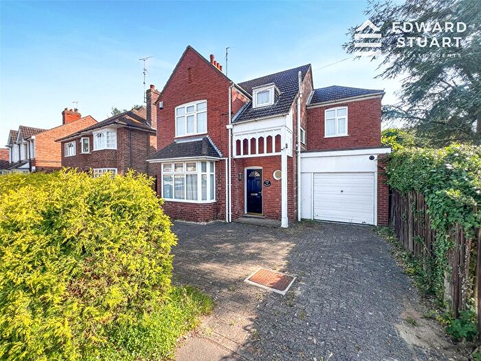 4 Bedroom Detached House For Sale In Lincoln Road, Peterborough, Cambridgeshire, PE4