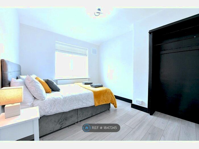 3 Bedroom Terraced House To Rent In Oldberry Road, Edgware, HA8