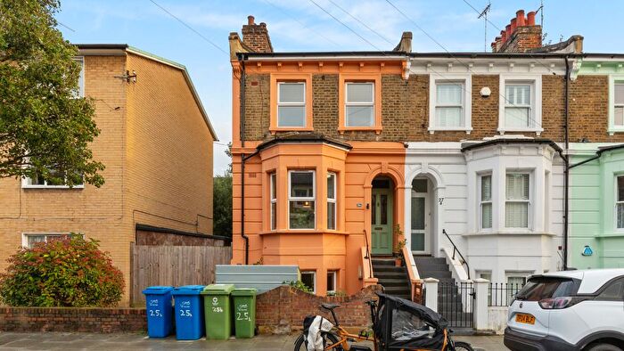 1 Bedroom Flat For Sale In Graces Road, London, SE5