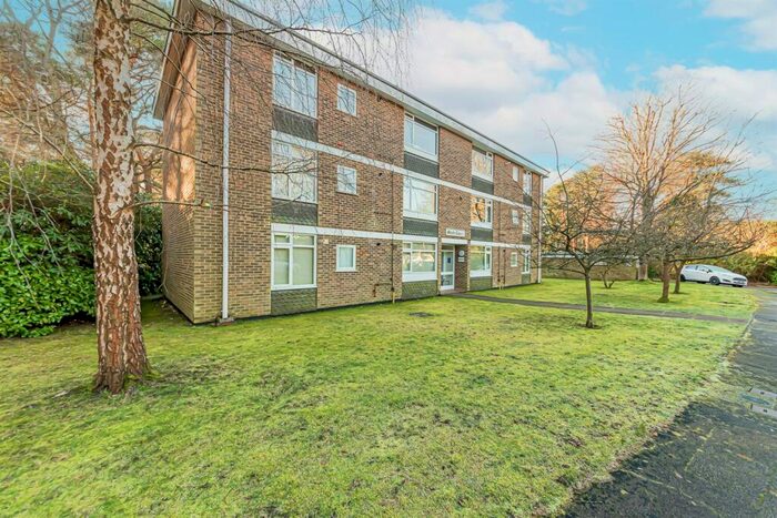 2 Bedroom Apartment To Rent In Birchside, Crowthorne, RG45