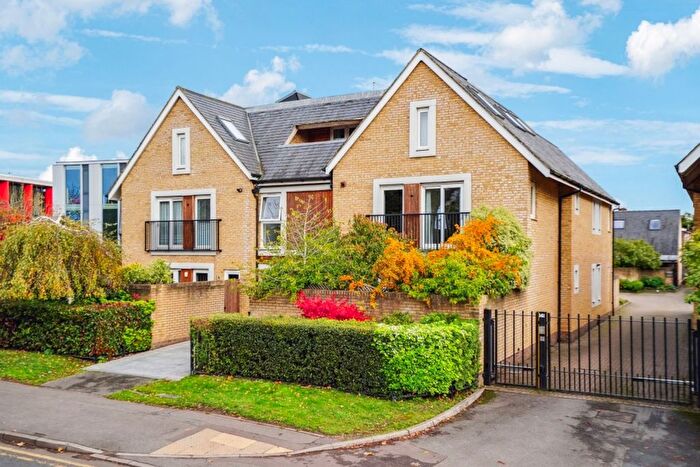 1 Bedroom Flat For Sale In Station Road, Beaconsfield, HP9