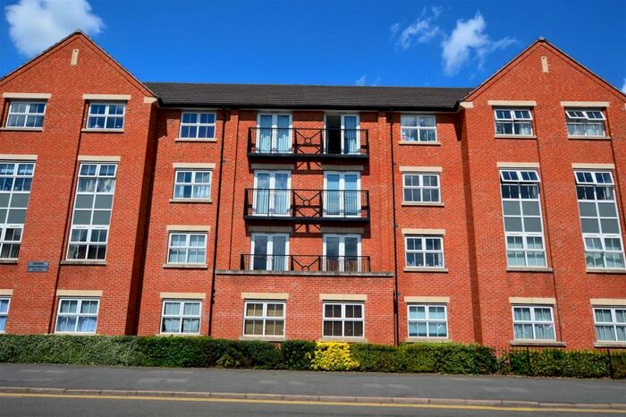 3 Bedroom Apartment To Rent In Crown Apartment, Loughborough, LE11