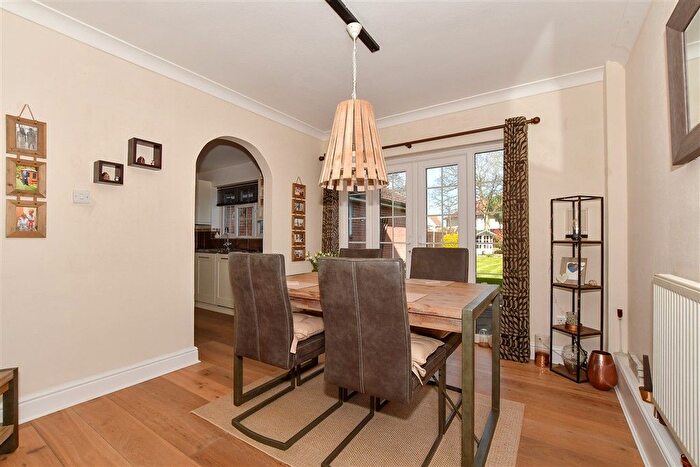 4 Bedroom Semi-Detached House For Sale In Arun Road, Bognor Regis, West Sussex, PO21