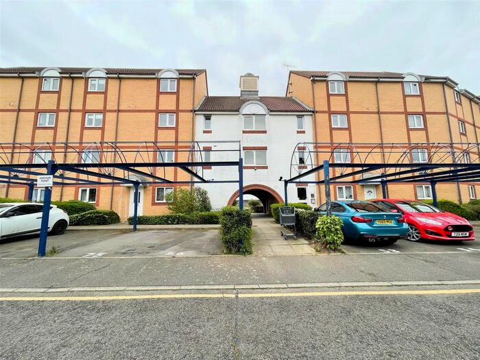 2 Bedroom Flat To Rent In Astley, Grays, RM17