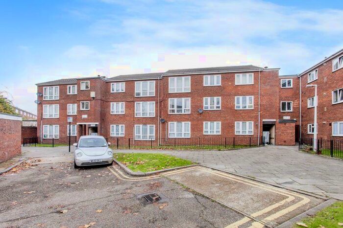 3 Bedroom Flat To Rent In Manor Road, Stratford, E15