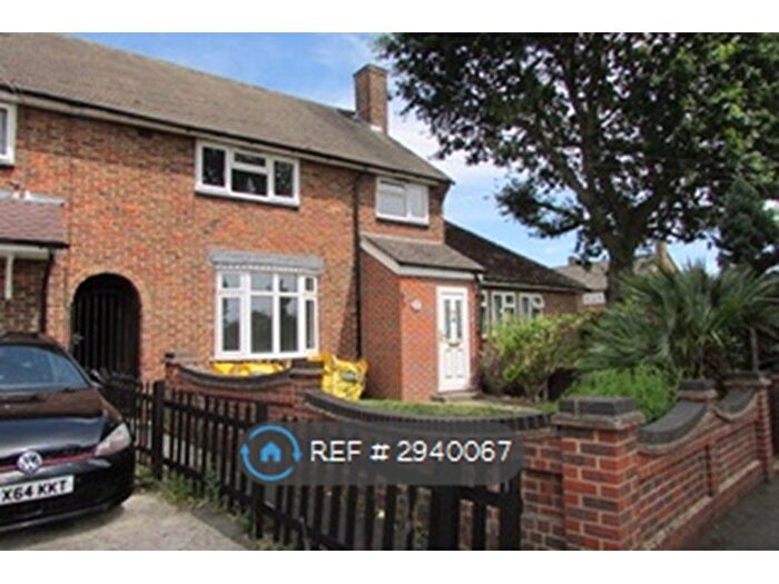3 Bedroom Semi-detached House To Rent In Retford Road, Romford, RM3
