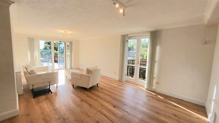2 Bedroom Apartment To Rent In Crescent Road, Enfield, EN2