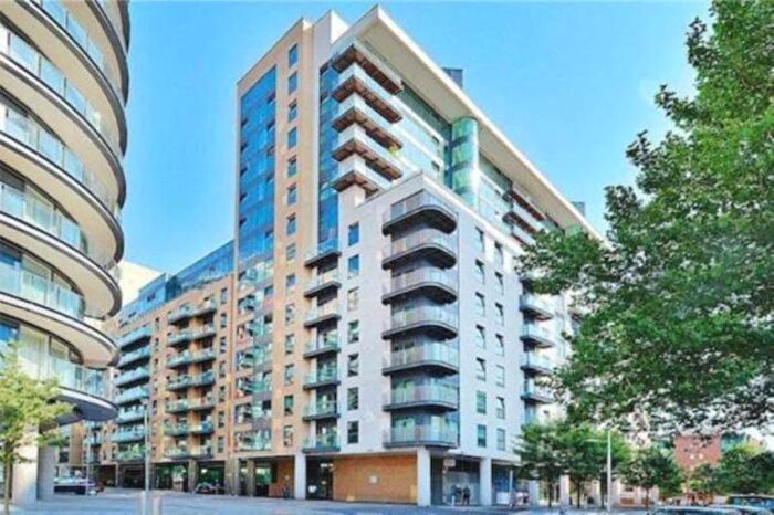 2 Bedroom Apartment To Rent In Millharbour, South Quay, Canary Wharf, London, E14