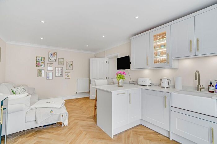 2 Bedroom Flat To Rent In Wells Place, Earlsfield, SW18