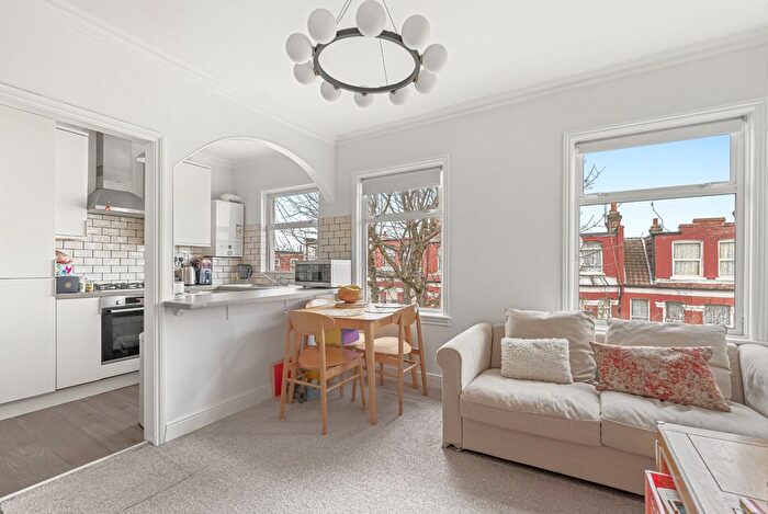 1 Bedroom Flat For Sale In Hampden Road, Haringey, N8