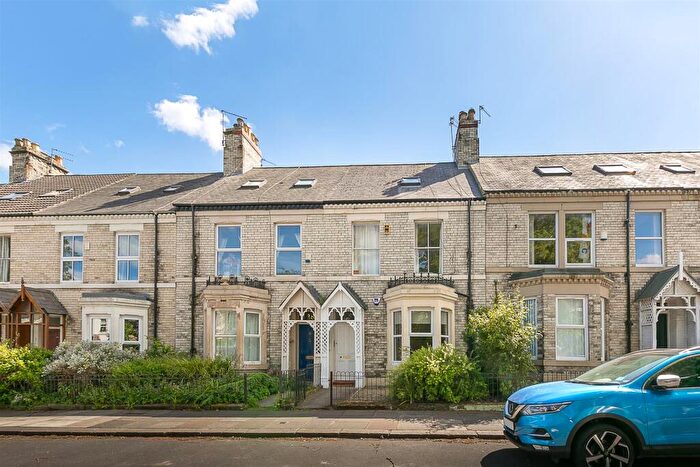 3 Bedroom Maisonette For Sale In Holly Avenue, Jesmond, Newcastle Upon Tyne, NE2