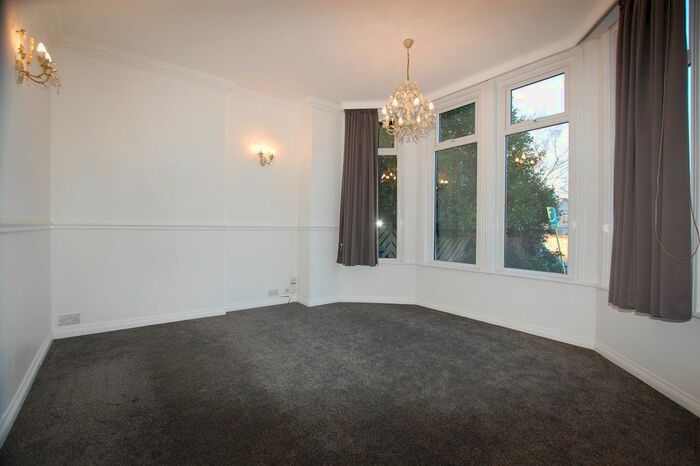 2 Bedroom Flat To Rent In Warren Avenue, Bromley, BR1