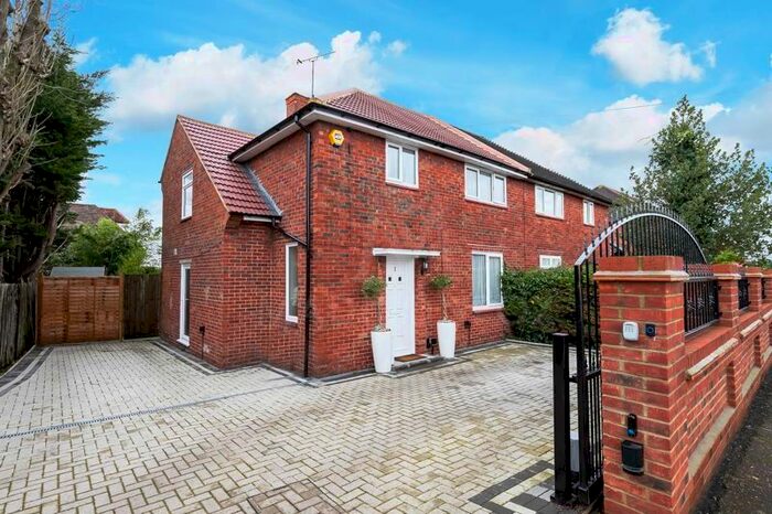 3 Bedroom Semi-Detached House To Rent In Whitehills Road, Loughton, IG10
