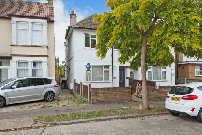 2 Bedroom Flat To Rent In Eastcote Grove, Southend On Sea, SS2