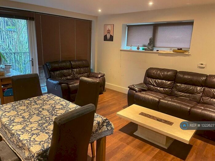 3 Bedroom Flat To Rent In Howard Road, Stanmore, HA7