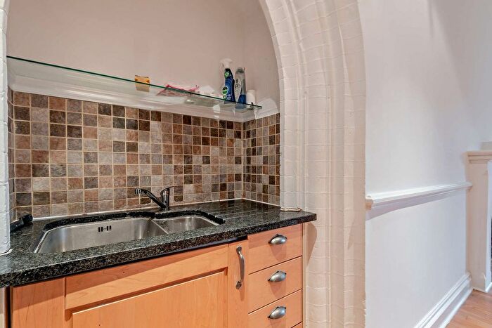 1 Bedroom Flat For Sale In Hatch Lane, Windsor, SL4