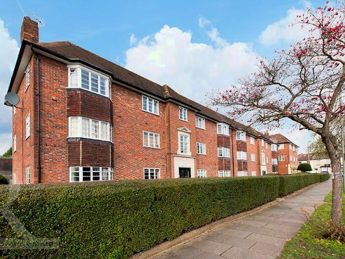 2 Bedroom Flat To Rent In Ossulton Way, London, N2