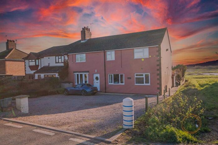 5 Bedroom Semi-Detached House For Sale In Glenside, Pinchbeck, Spalding, PE11