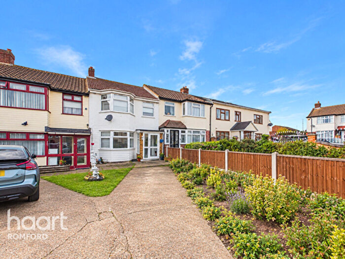 3 Bedroom Terraced House For Sale In Eastbrook Drive, Romford, RM7