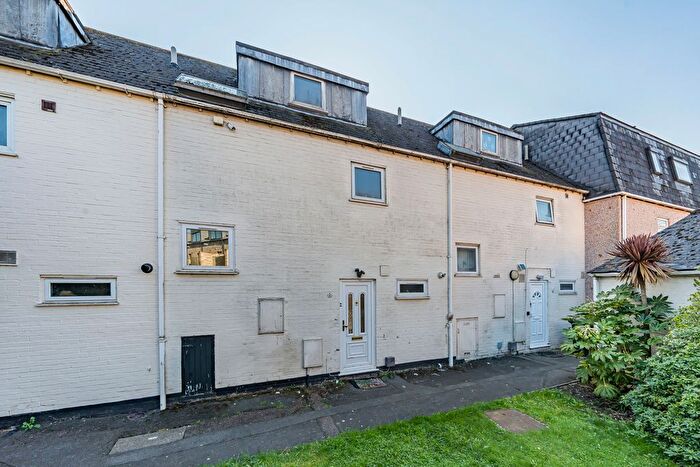 4 Bedroom Town House For Sale In Lordship Road, Northolt, UB5