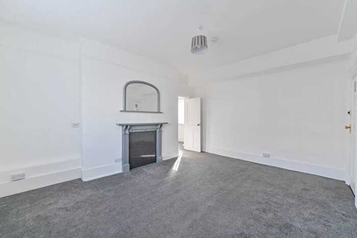 1 Bedroom Flat For Sale In Sedgmoor Place, Camberwell, London, SE5