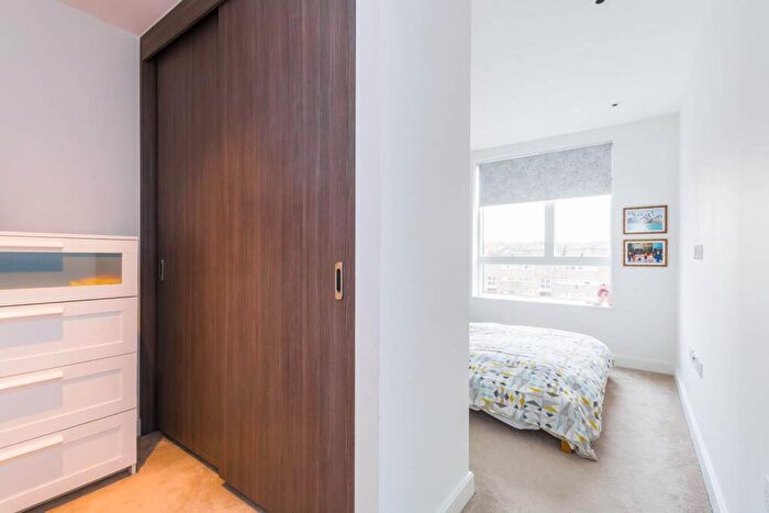 2 Bedroom Flat For Sale In High Street, Hornsey, London, N8