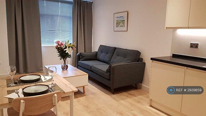 1 Bedroom Flat To Rent In Normandy House, Hemel Hempstead, HP2